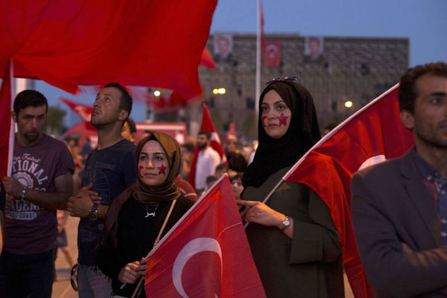 Halk meydanları boş bırakmıyor - 27