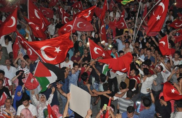 Halk meydanları boş bırakmıyor - 26