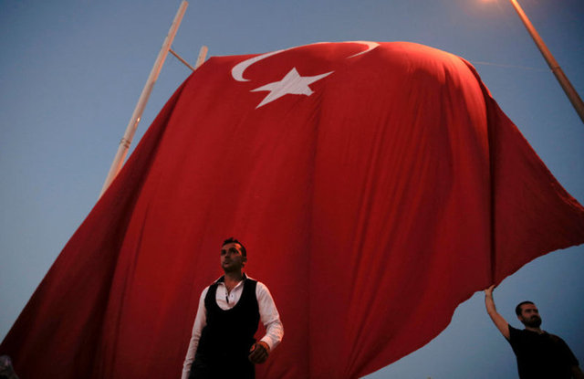 Halk meydanları boş bırakmıyor - 28