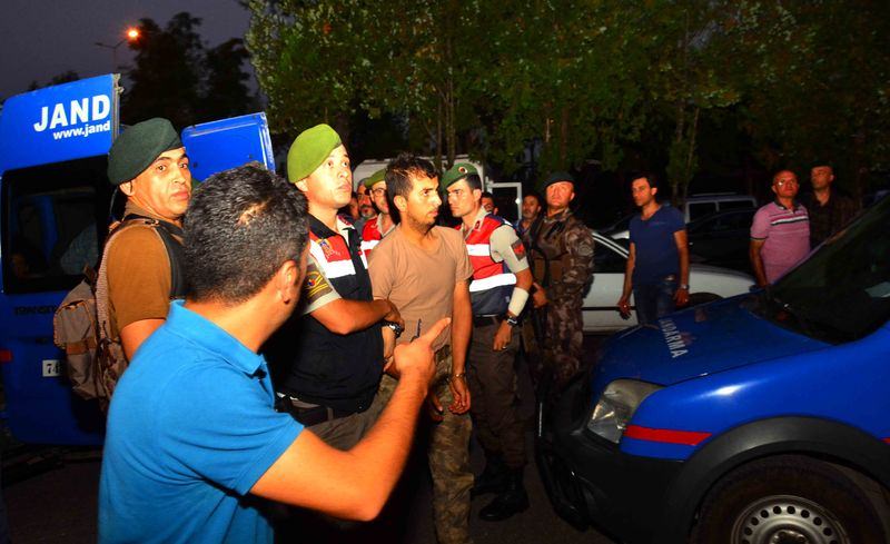 Darbecilerin cephaneleri ele geçirildi - 19