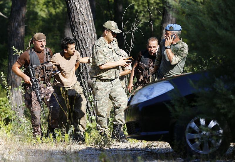 Darbecilerin cephaneleri ele geçirildi - 24