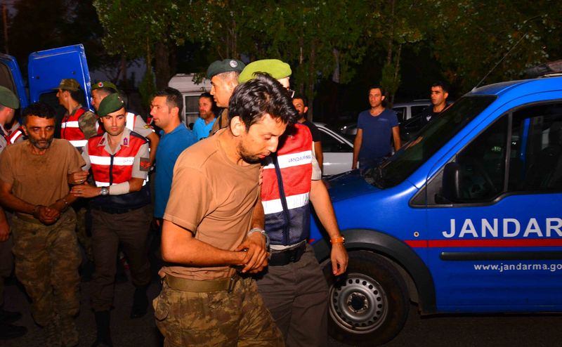 Darbecilerin cephaneleri ele geçirildi - 23