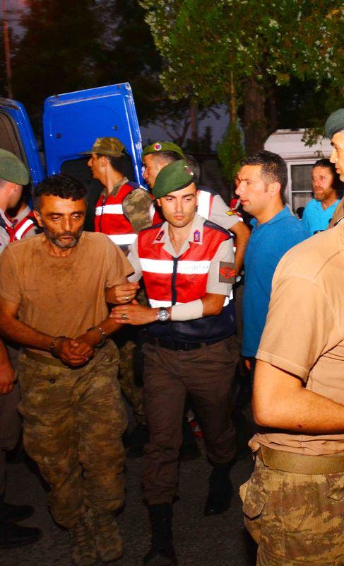 Darbecilerin cephaneleri ele geçirildi - 10