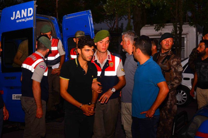 Darbecilerin cephaneleri ele geçirildi - 13