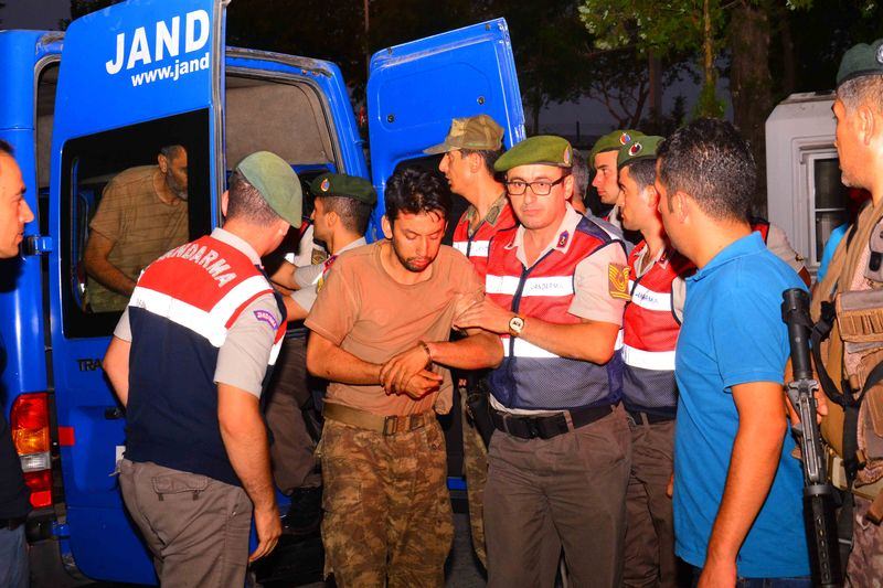 Darbecilerin cephaneleri ele geçirildi - 20