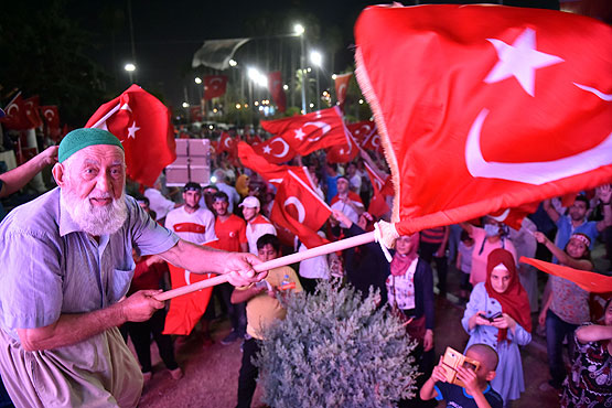 Türkiye'de 'Demokrasi nöbeti' devam ediyor - 804