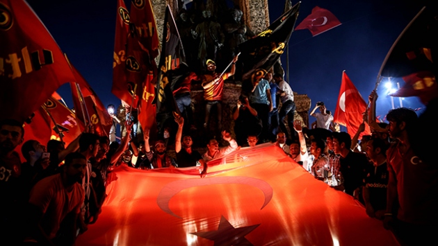 Türkiye'de 'Demokrasi nöbeti' devam ediyor - 681