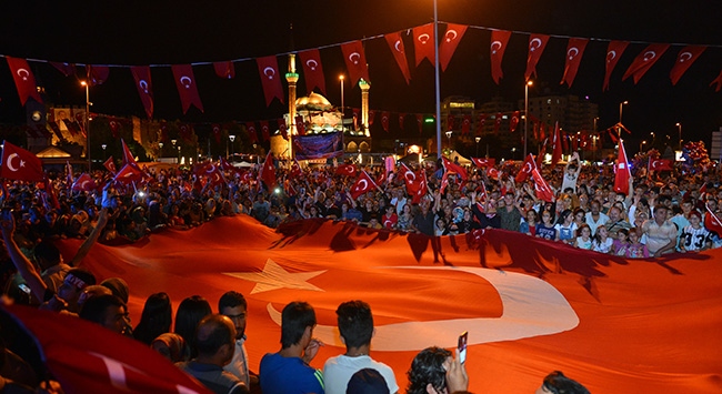 Türkiye'de 'Demokrasi nöbeti' devam ediyor - 833