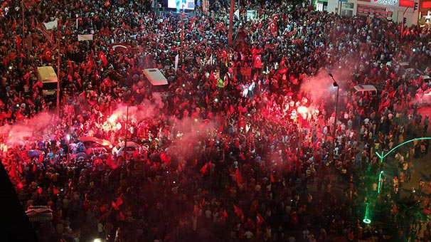 Türkiye'de 'Demokrasi nöbeti' devam ediyor - 861