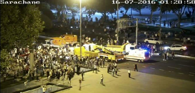 Cuntacılar İBB önünde vatandaşa böyle kurşun yağdırdı - 829