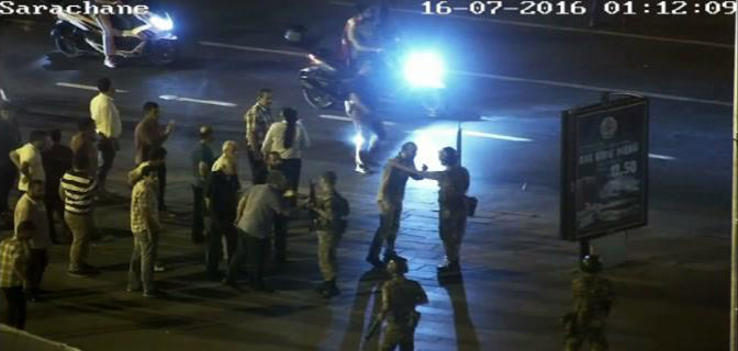 Cuntacılar İBB önünde vatandaşa böyle kurşun yağdırdı - 888