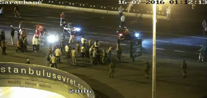 Cuntacılar İBB önünde vatandaşa böyle kurşun yağdırdı - 640