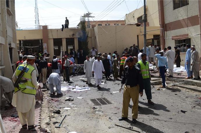 Pakistan'da hastaneye bombalı saldırı - 1