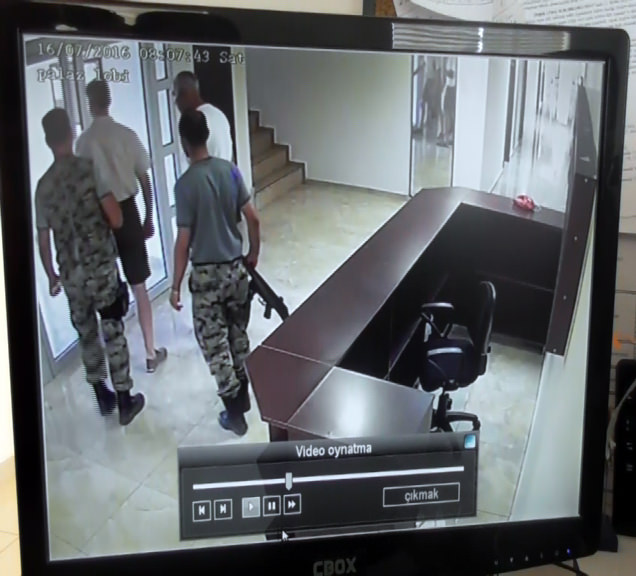 Amirallerin kurtarıldığı an güvenlik kamerasında - 9