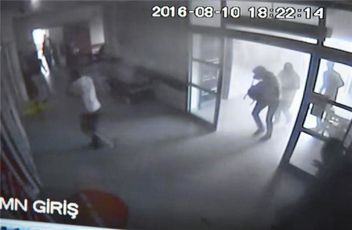 Mardin'deki saldırı anı kameralarda - 2