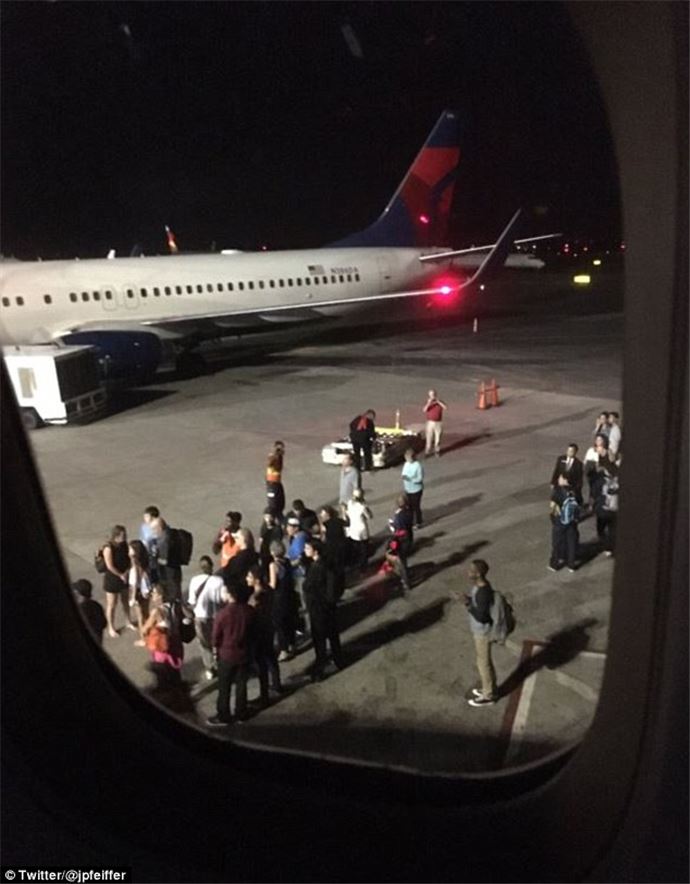 Amerika'da havalimanı boşaltıldı - 817