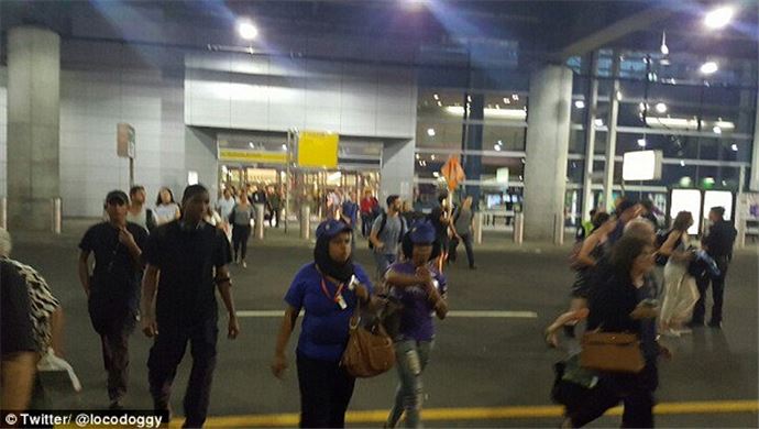 Amerika'da havalimanı boşaltıldı - 537