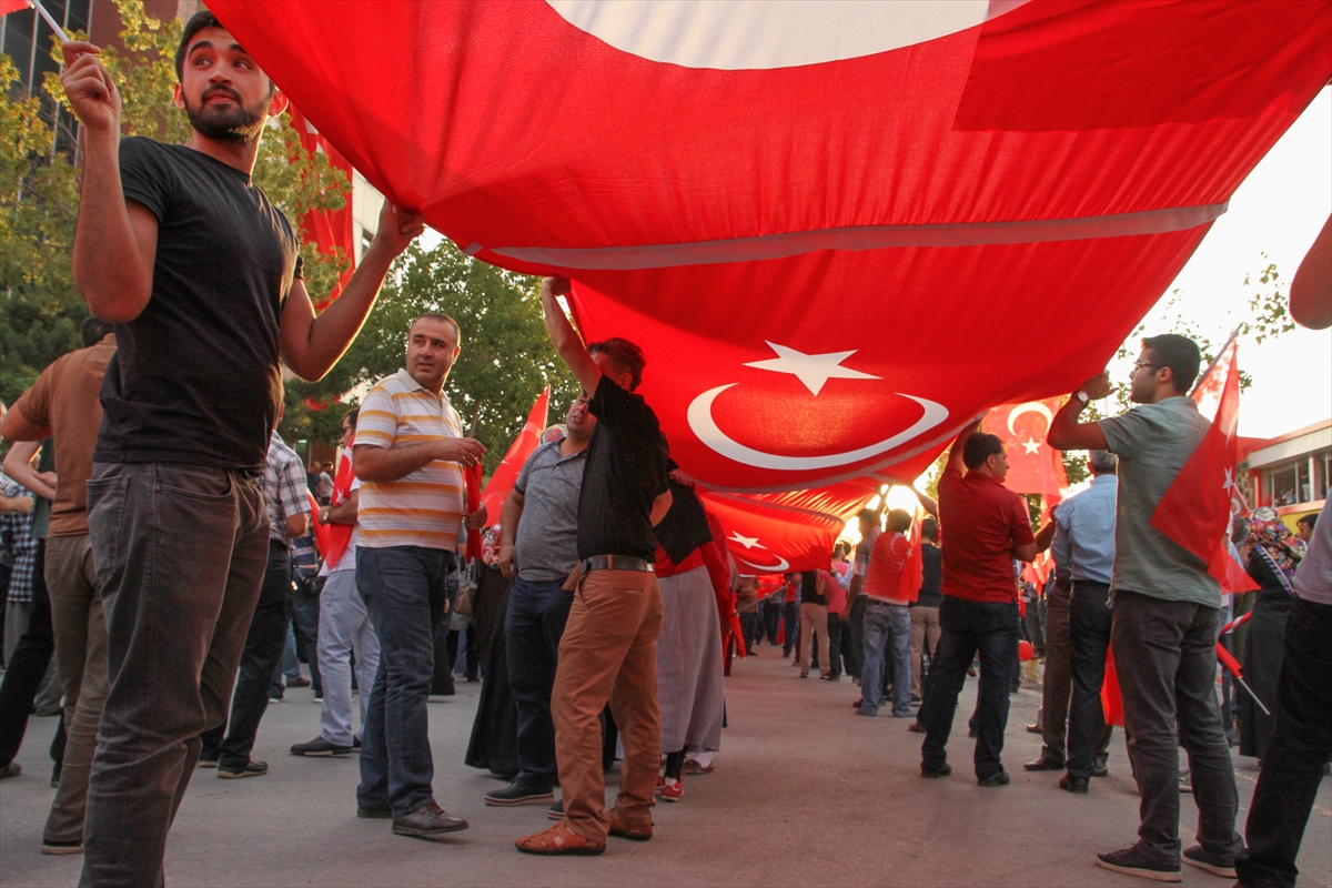 Van’da 'teröre lanet' yürüyüşü gerçekleştirildi - 25