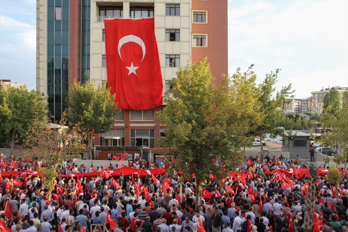 Van’da 'teröre lanet' yürüyüşü gerçekleştirildi - 5