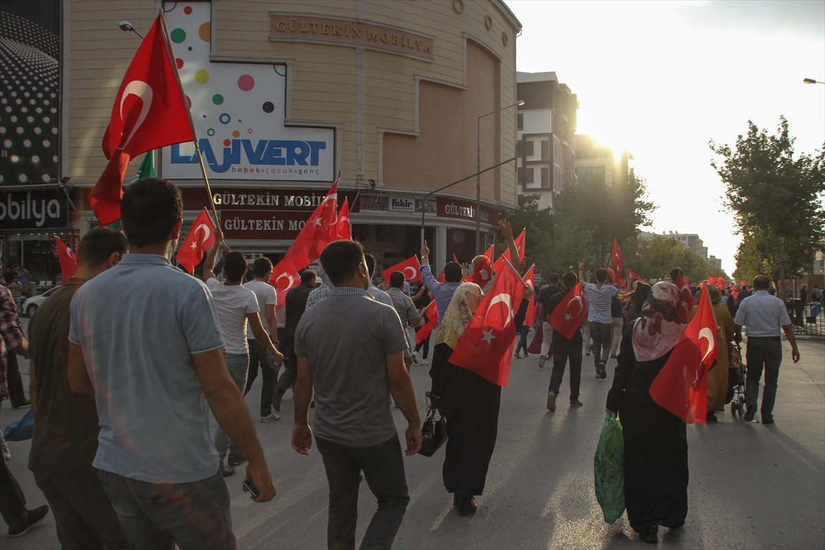 Van’da 'teröre lanet' yürüyüşü gerçekleştirildi - 9