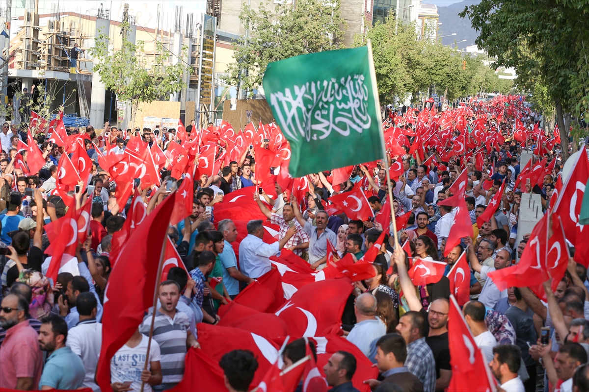 Van’da 'teröre lanet' yürüyüşü gerçekleştirildi - 16