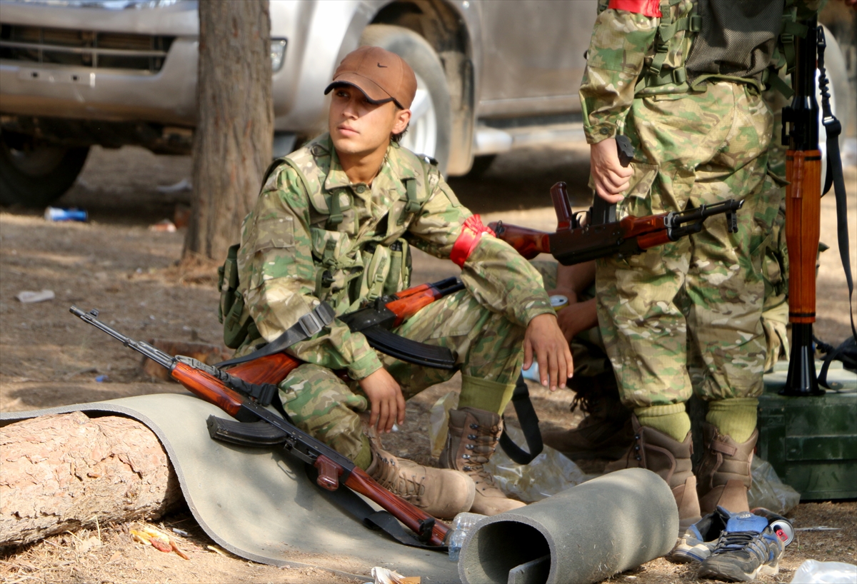 Fırat Kalkanı kapsamında ilerleyen muhaliflerden ilk görüntüler - 881