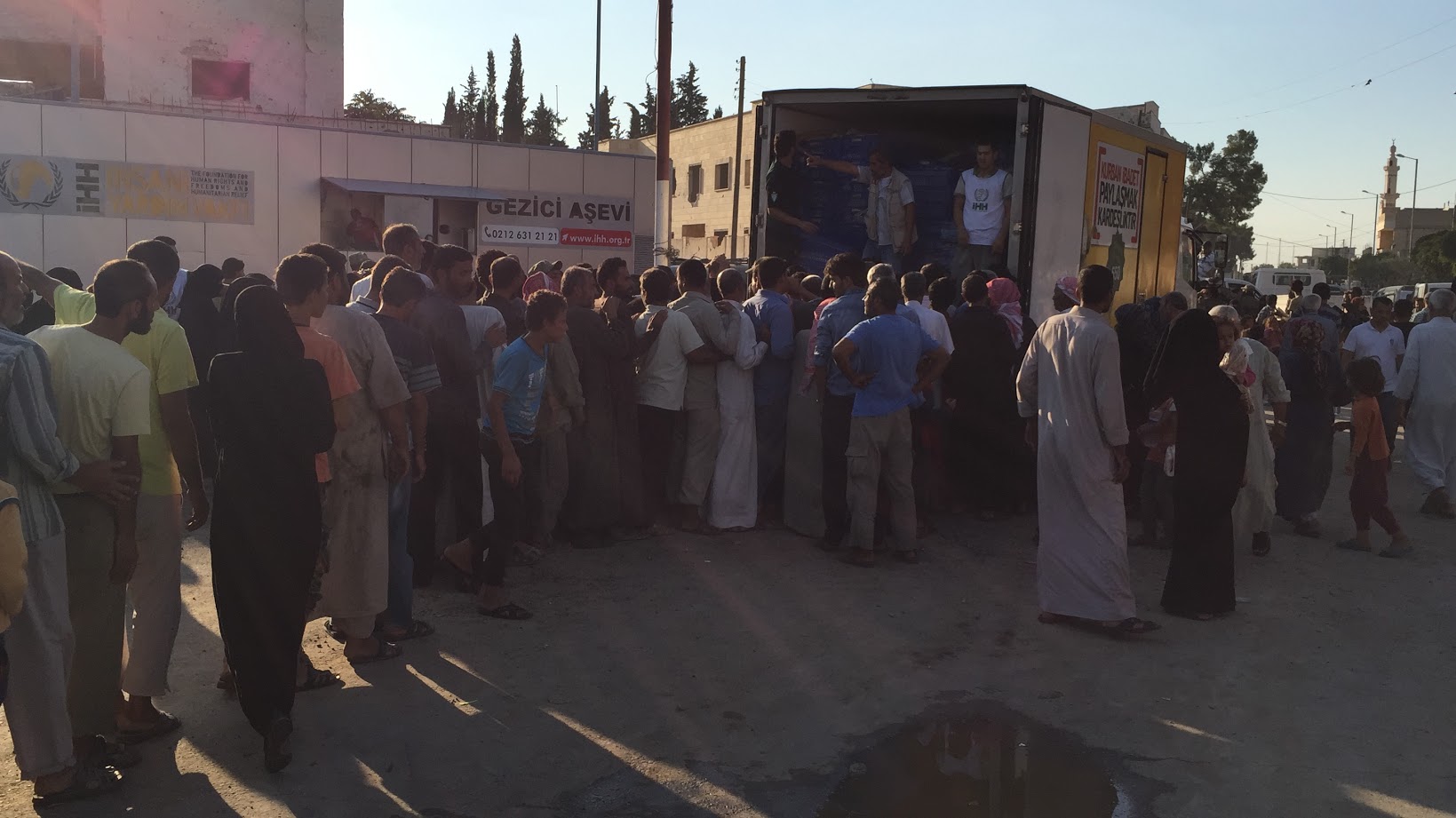 İHH’dan Cerablus’a 10 kamyonluk yardım - 637