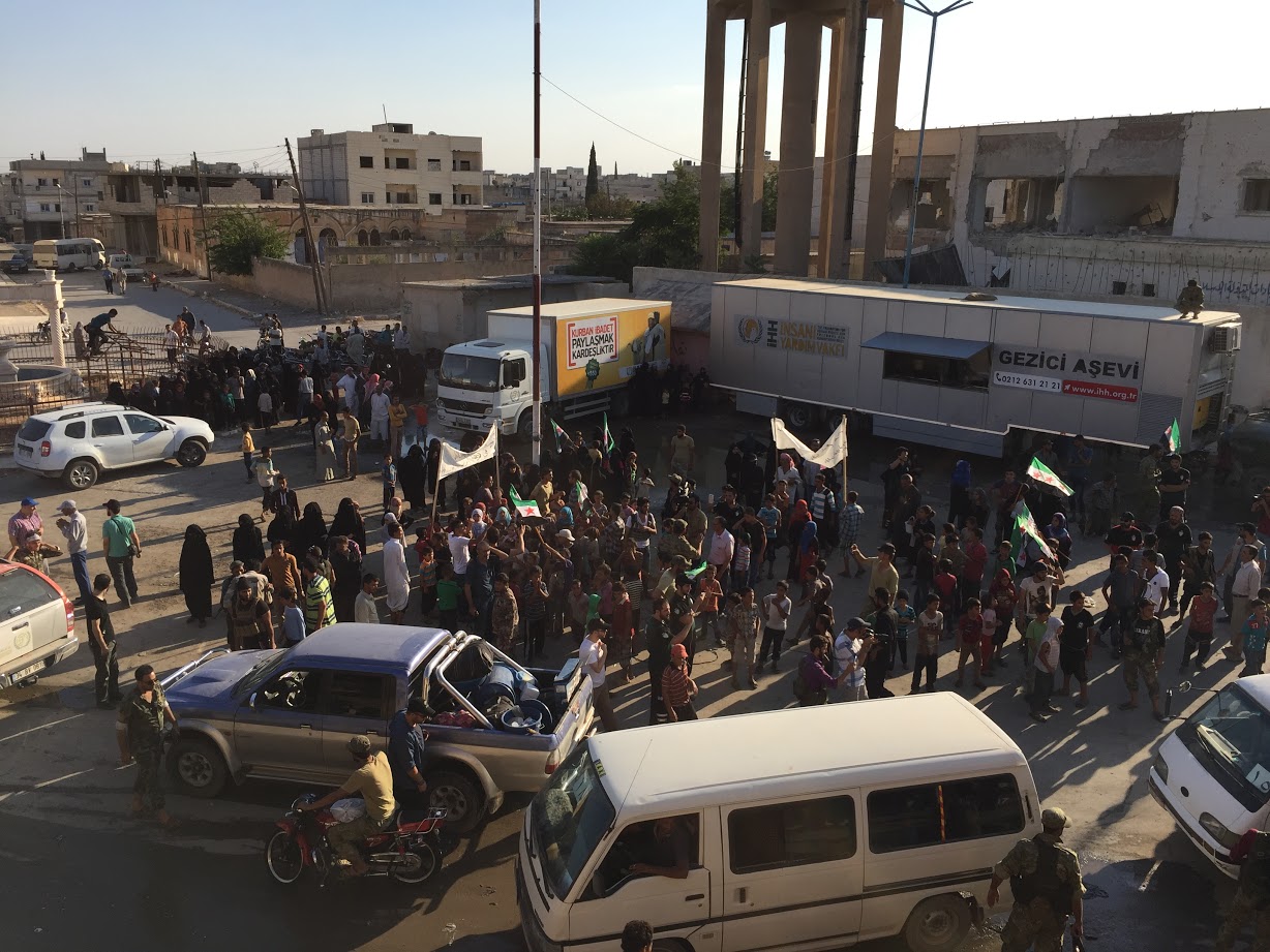 İHH’dan Cerablus’a 10 kamyonluk yardım - 720