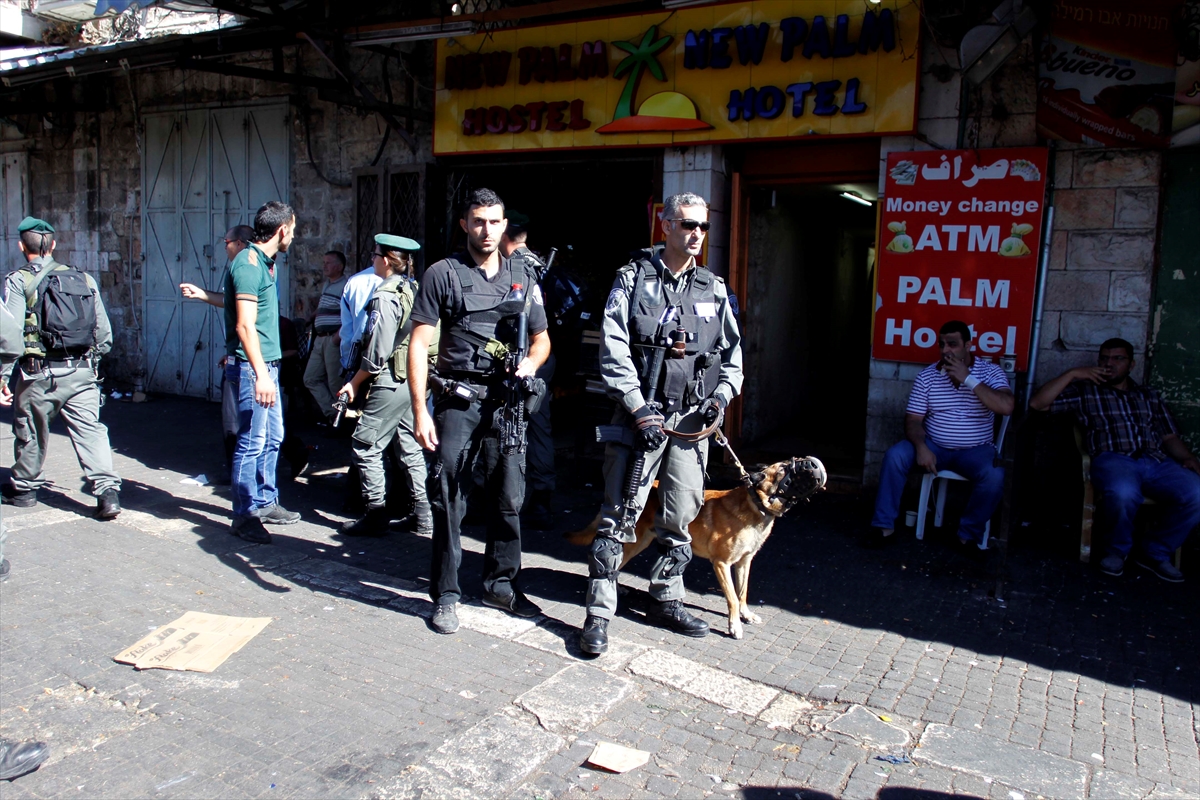 İsrail polisi, Kudüs'te Filistinlilerin üstünü aradı - 770