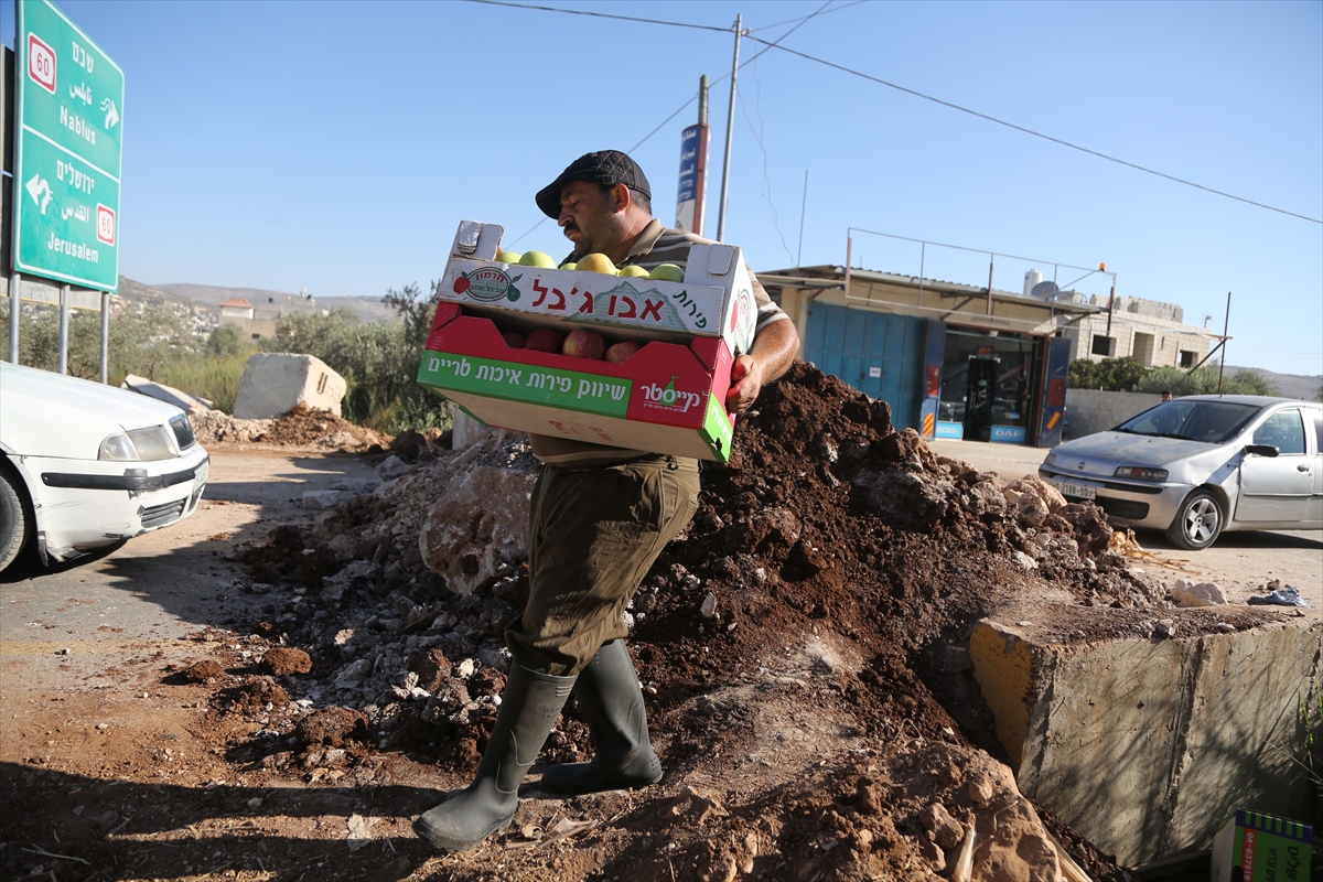 İsrail Filistinlilere ait beldeleri toprak ve beton bariyerlerle kapattı - 595