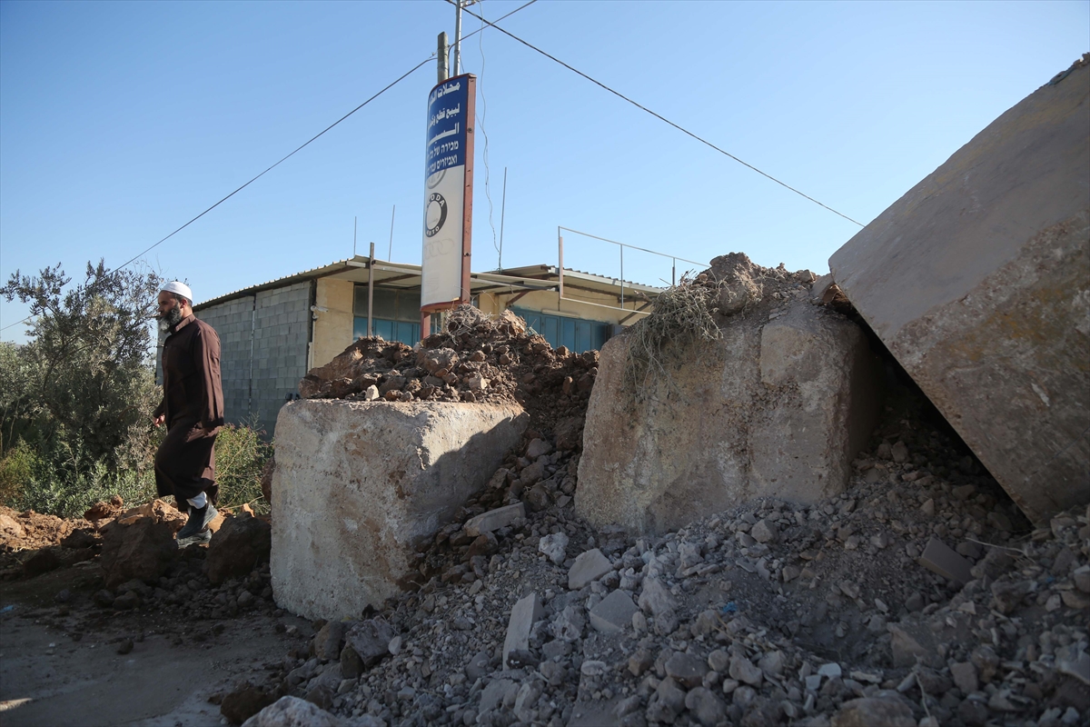 İsrail Filistinlilere ait beldeleri toprak ve beton bariyerlerle kapattı - 629