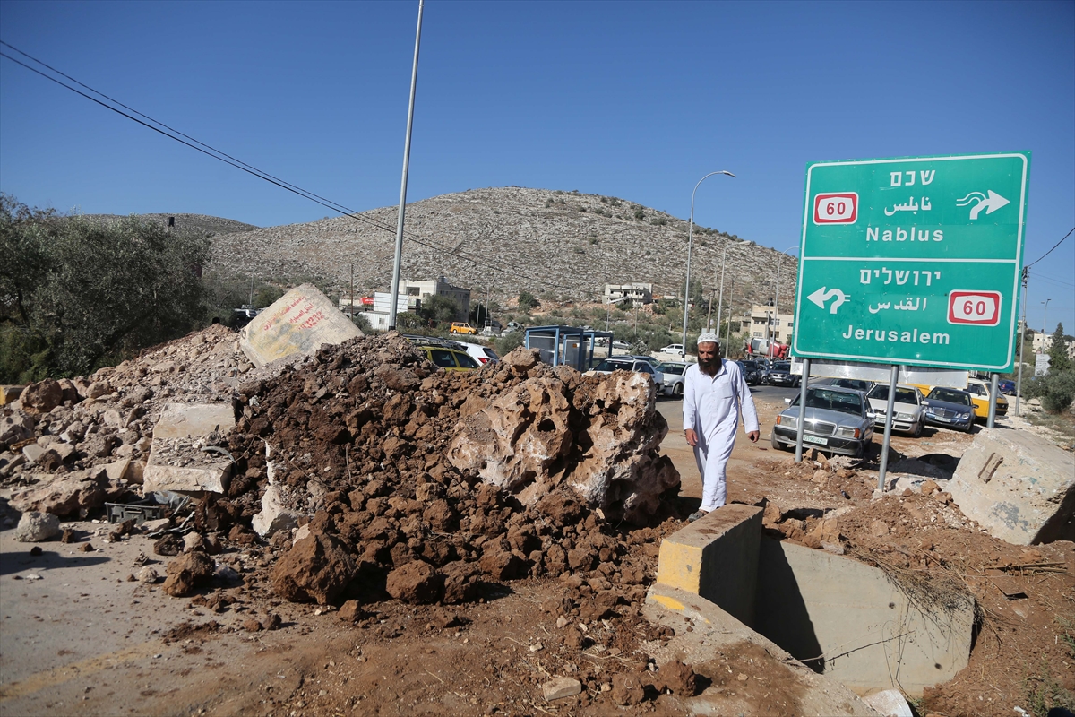 İsrail Filistinlilere ait beldeleri toprak ve beton bariyerlerle kapattı - 648