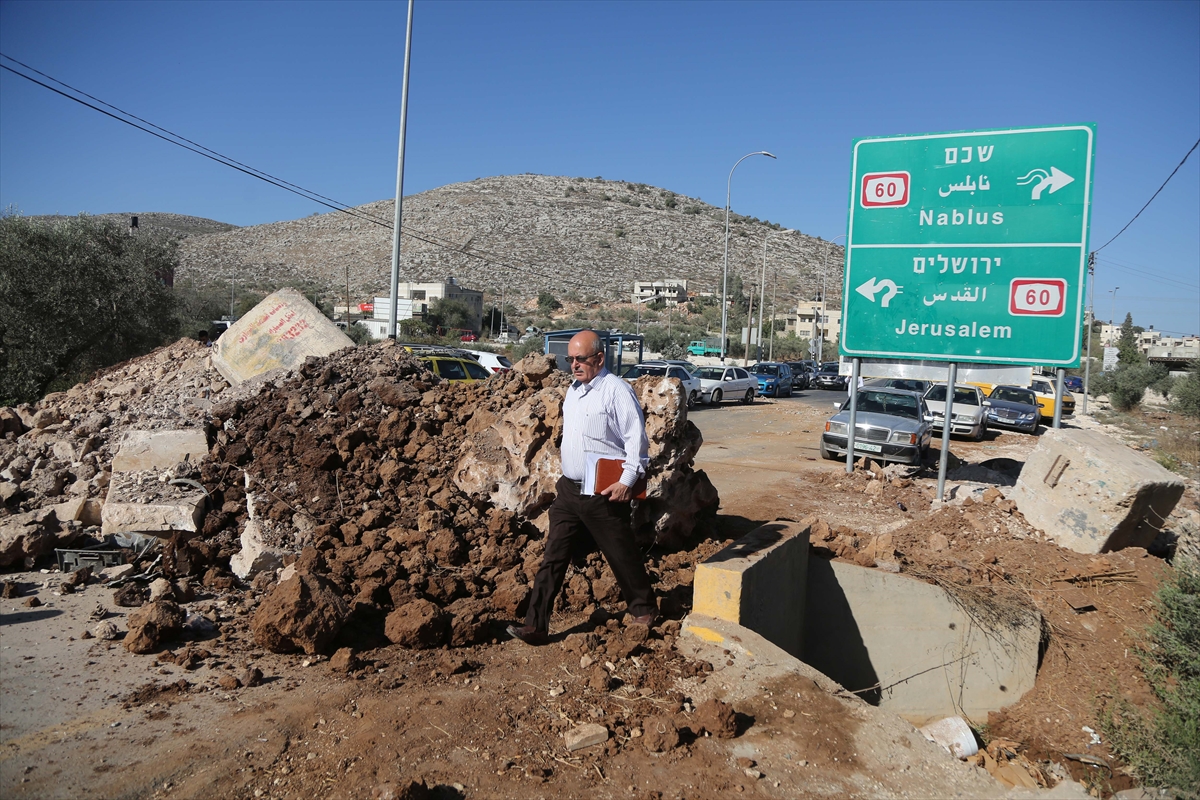 İsrail Filistinlilere ait beldeleri toprak ve beton bariyerlerle kapattı - 657