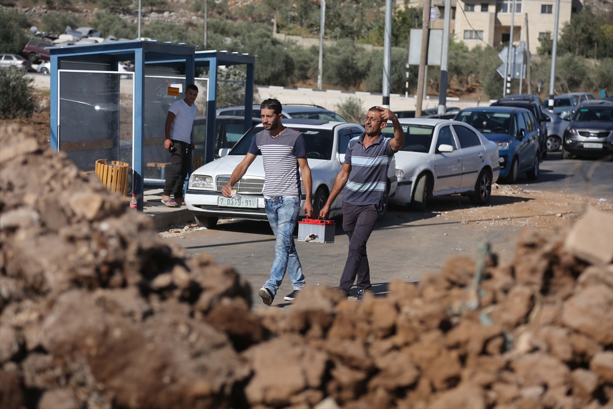 İsrail Filistinlilere ait beldeleri toprak ve beton bariyerlerle kapattı - 923