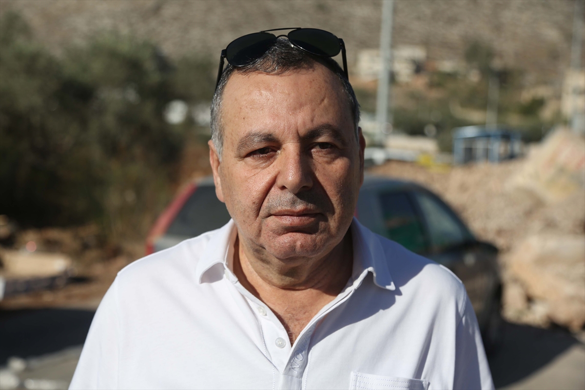 İsrail Filistinlilere ait beldeleri toprak ve beton bariyerlerle kapattı - 928