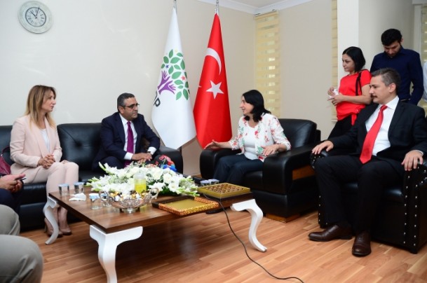 Siyasi partilerde bayramlaşma - 17