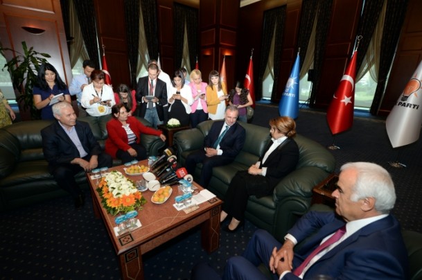 Siyasi partilerde bayramlaşma - 13