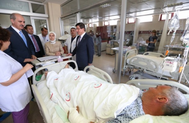 Başbakan Davutoğlu yaralıları ziyaret etti - 788