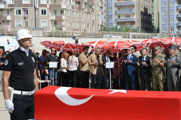 Katledilen polis son yolcuğuna uğurlandı - 1
