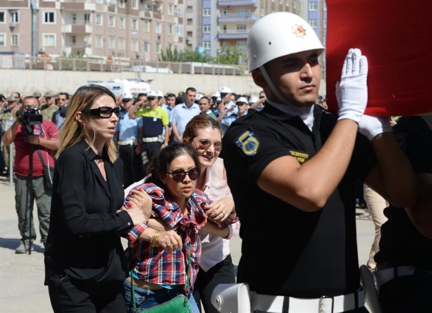 Katledilen polis son yolcuğuna uğurlandı - 10