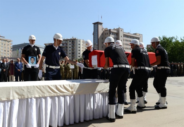 Katledilen polis son yolcuğuna uğurlandı - 8