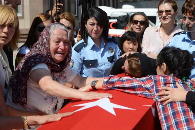 Katledilen polis son yolcuğuna uğurlandı - 19