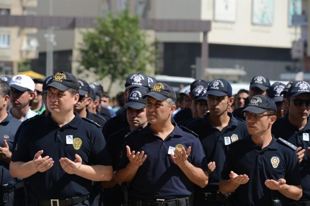 Katledilen polis son yolcuğuna uğurlandı - 16