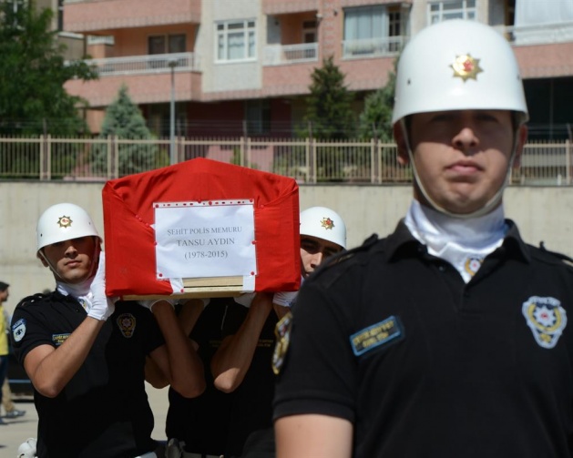 Katledilen polis son yolcuğuna uğurlandı - 3