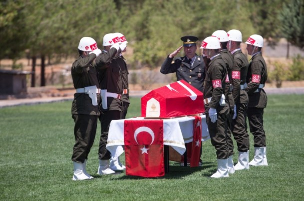 O astsubay son yolculuğuna uğurlanıyor - 910