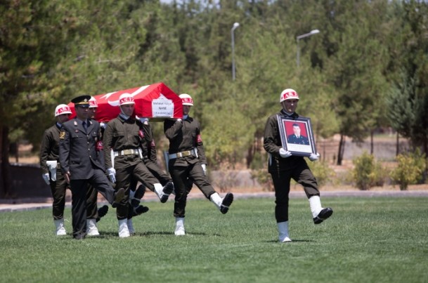 O astsubay son yolculuğuna uğurlanıyor - 601