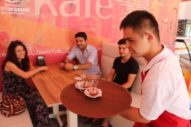 Ön yargıları yıkan 'Down Kafe' - 1