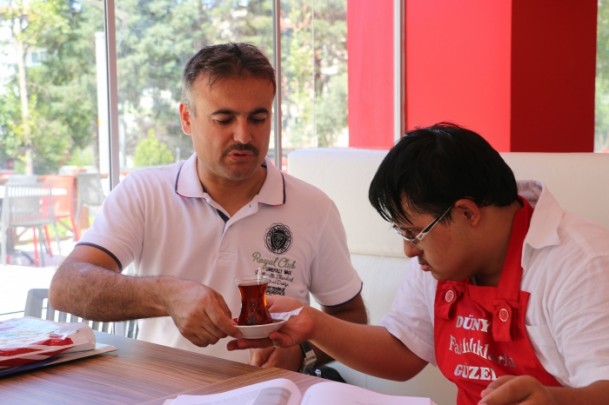 Ön yargıları yıkan 'Down Kafe' - 10