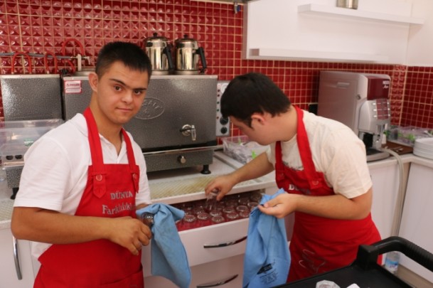 Ön yargıları yıkan 'Down Kafe' - 3