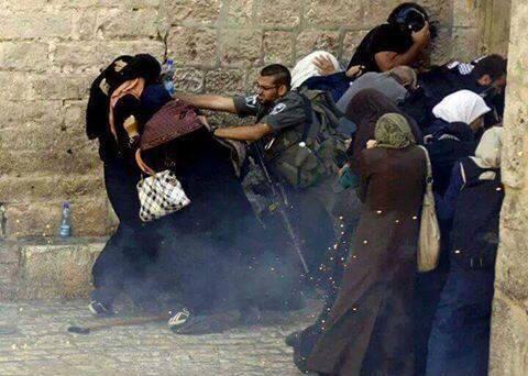 İsrail polisi Mescid-i Aksa'ya böyle girdi - 1